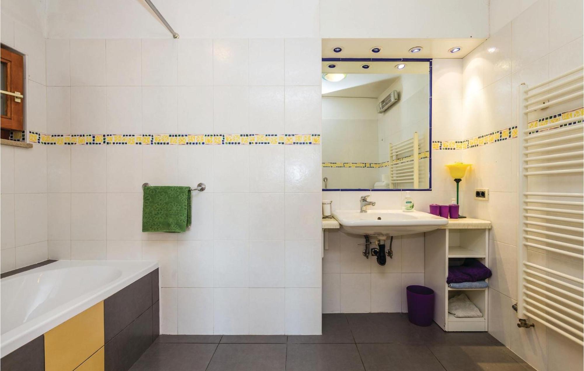 Stunning Apartment In Rijeka With 1 Bedrooms And Wifi Exteriör bild